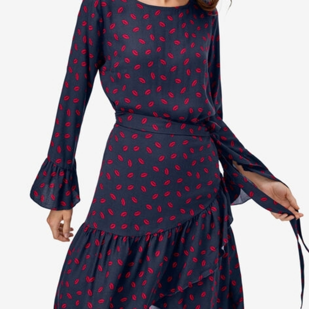 Ellos lip print wrap dress